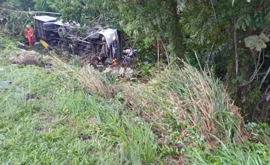 Tragédia na BR-324: Identificadas as quatro vítimas fatais do acidente com ônibus