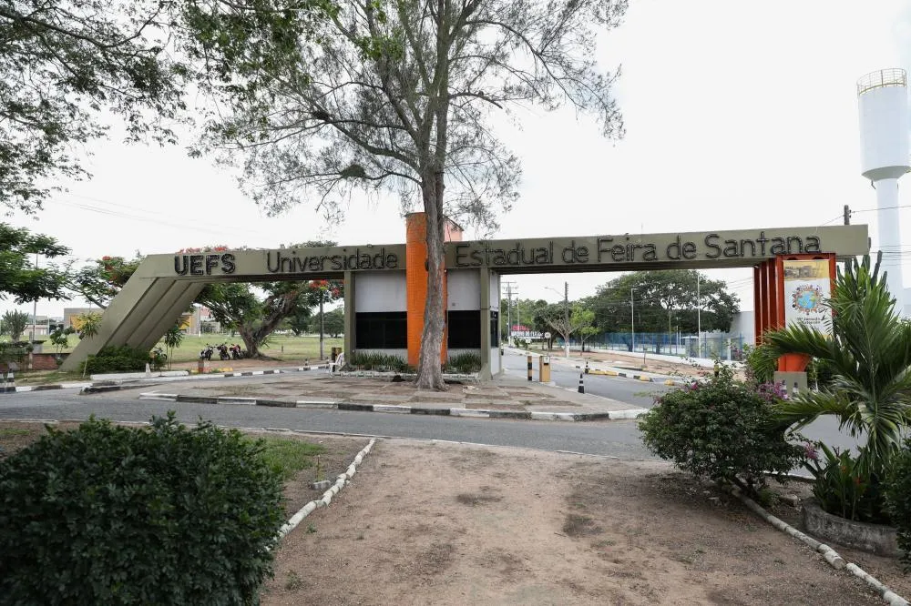 Uefs celebra 50 anos com programação cultural, homenagens e atividades abertas ao público
