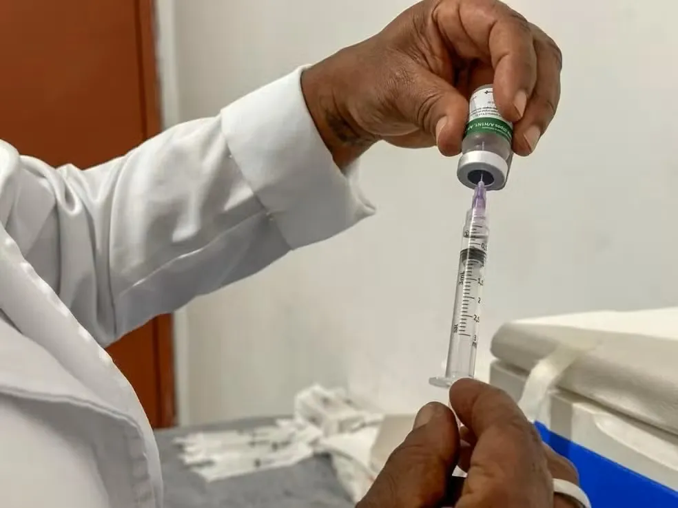 Vacinação contra a gripe é ampliada para toda a população a partir dos seis meses em Feira de Santana