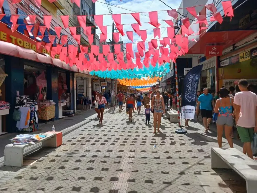 Horário especial do comércio de Feira de Santana começa nesta quarta (10); veja o funcionamento até o São João