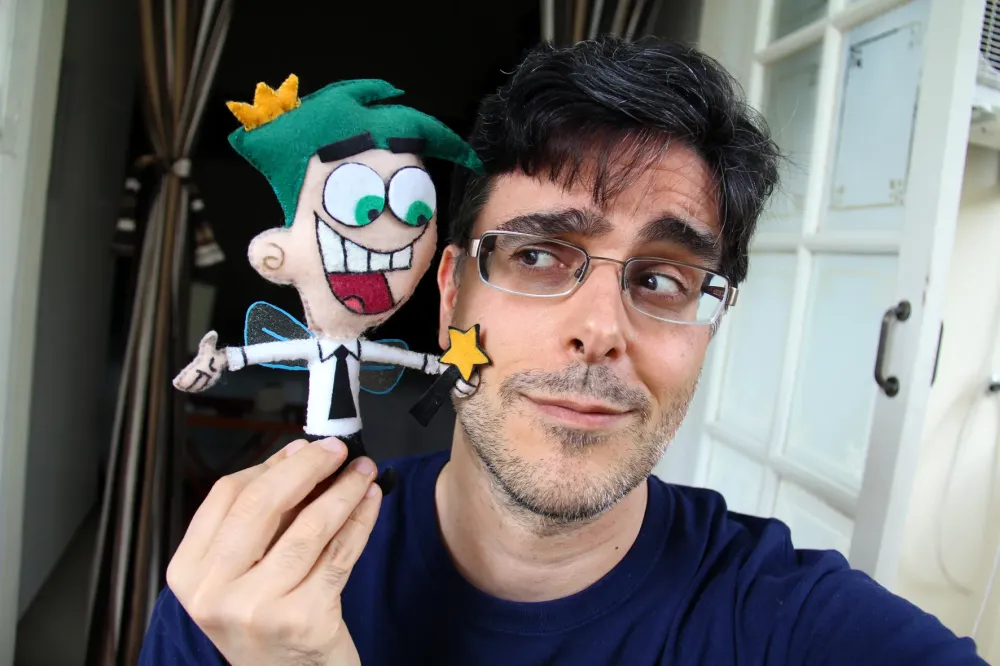 Guilherme Briggs estreia em Feira de Santana e conquista fãs com bom humor e histórias da dublagem