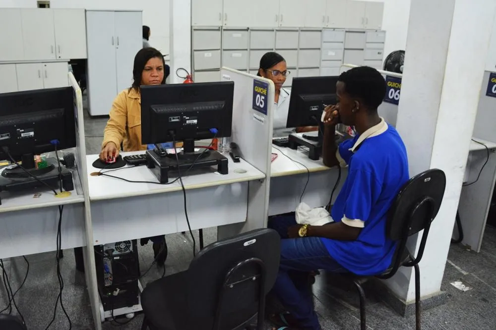 Auxiliar de linha de produção PCD, vendedor interno e ajudante de eletricista impulsionam oferta de 197 vagas na Casa do Trabalhador