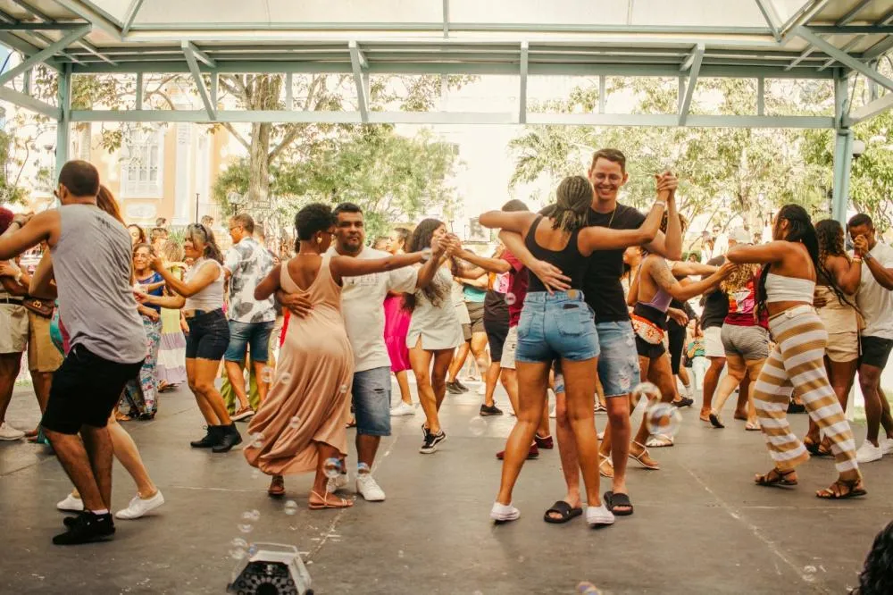 Forró e Vinho completa um ano unindo dança, cultura e encontros em Feira de Santana