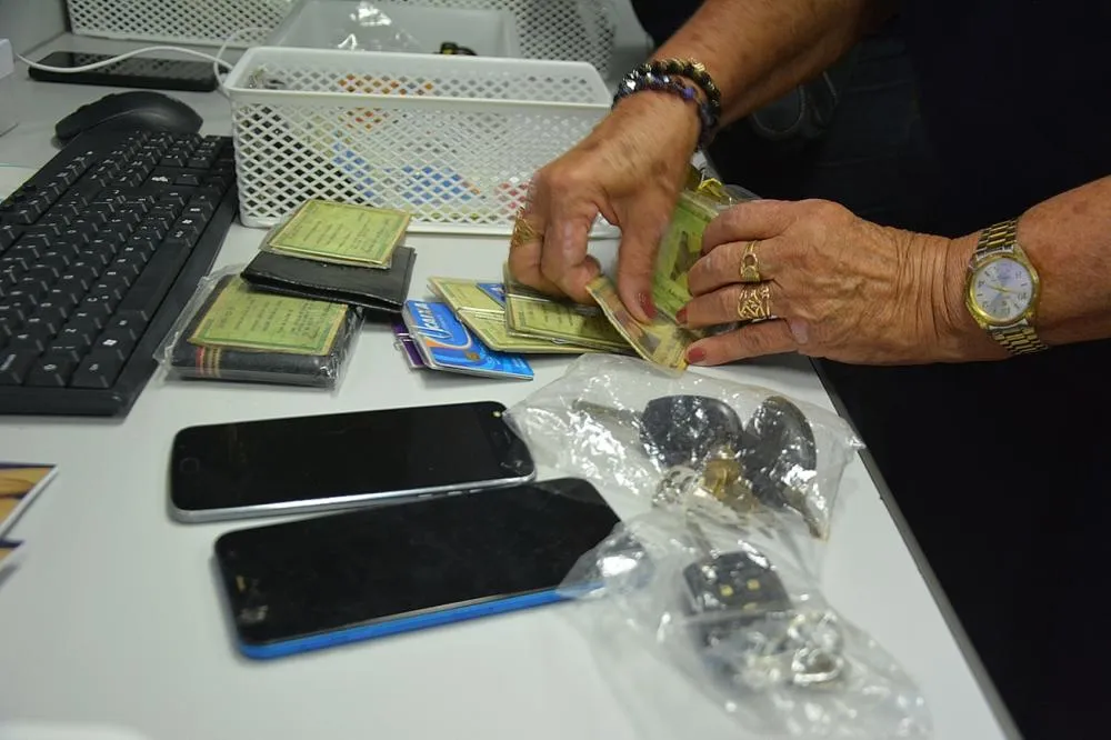 41 documentos e objetos são registrados pela Central de Achados e Perdidos durante a Expofeira
