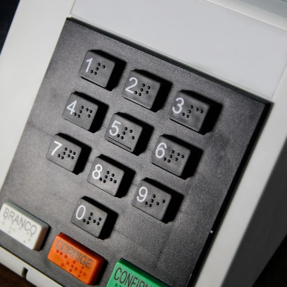 Qual é a função dos mesários nas eleições?