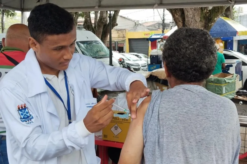 Prefeitura promove vacinação para pessoas em situação de vulnerabilidade na Praça da Matriz
