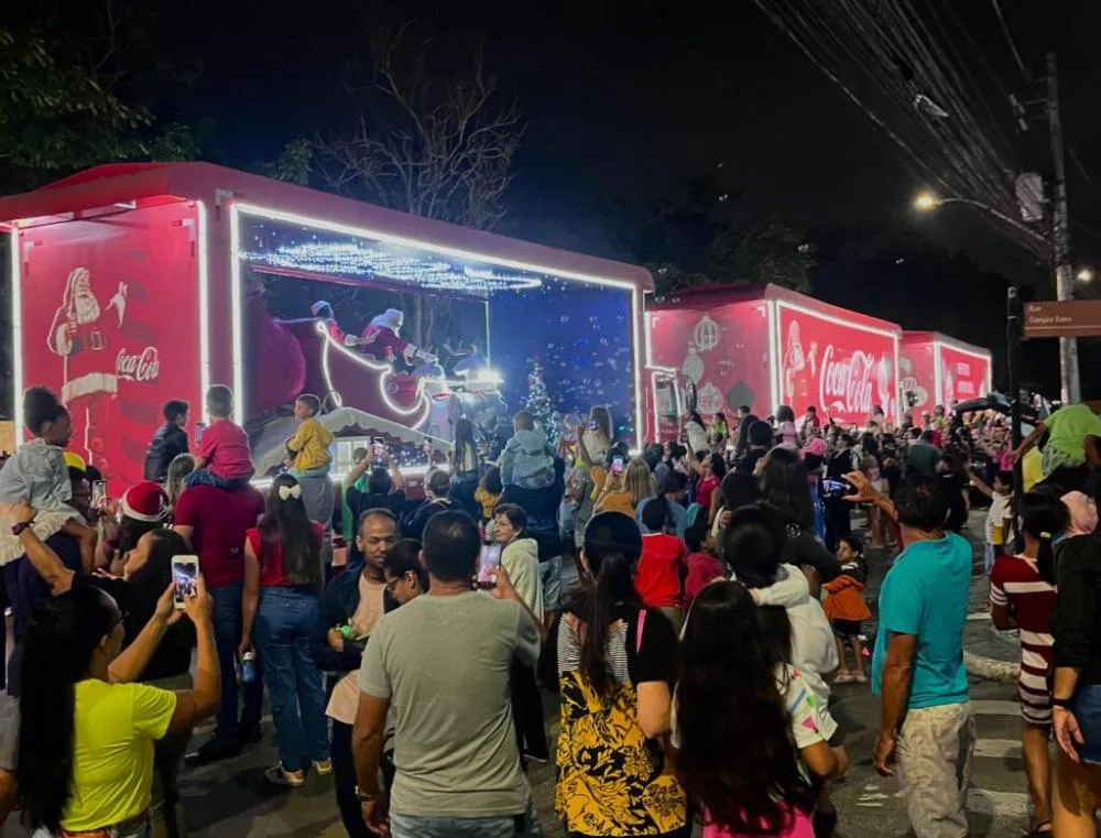 Caravana de Natal Coca-Cola Encanta Feira de Santana com Magia e Tradição