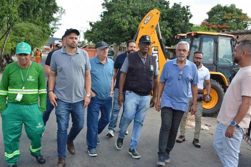 Prefeitura realiza grande ação de limpeza e revitalização no Centro de Abastecimento