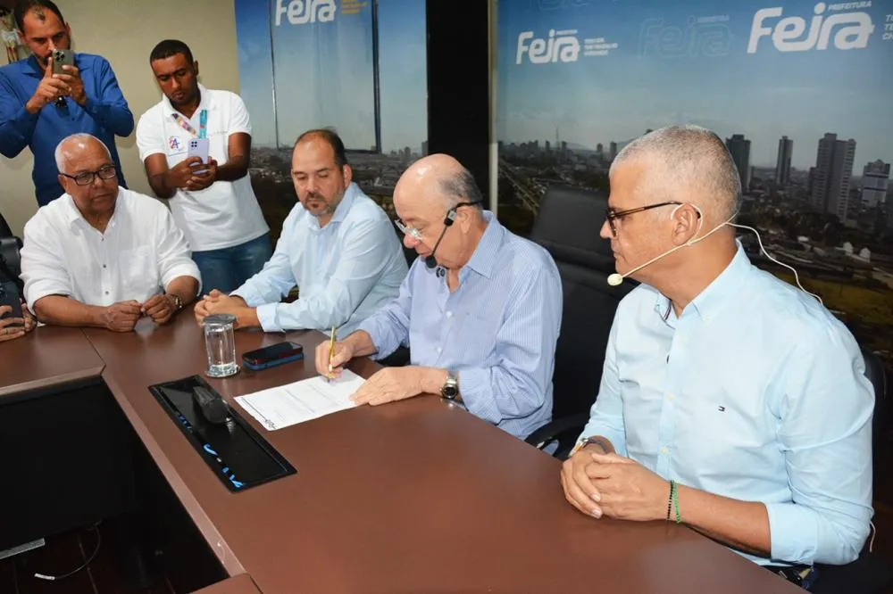 Prefeito e secretário de Educação anunciam convocação de 300 professores