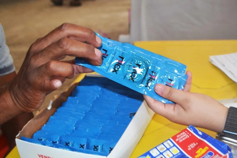 Carnaval: Vacinação e preservativos são fundamentais para curtir com segurança