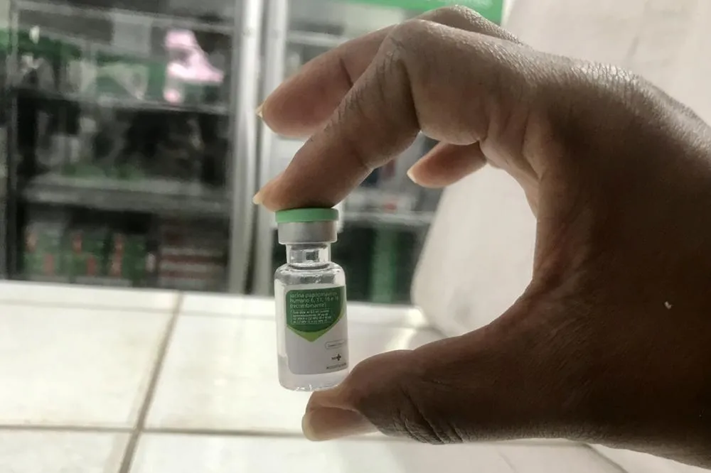 MARÇO LILÁS: Vacinação contra HPV disponível durante todo o ano nas unidades de saúde