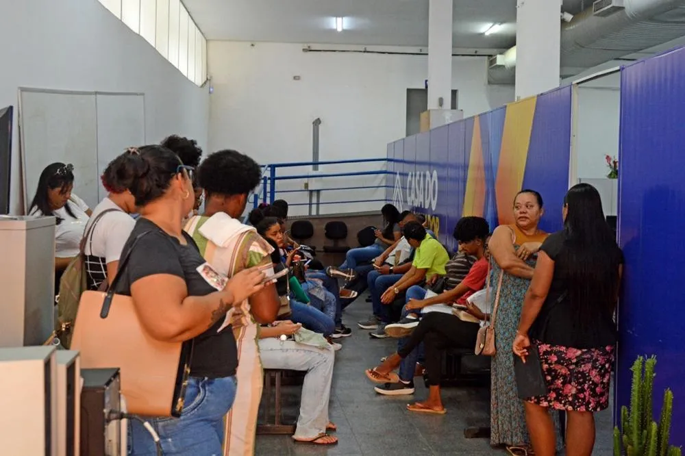 Casa do Trabalhador com 71 oportunidades de emprego nesta segunda-feira; destaque para vagas PCD