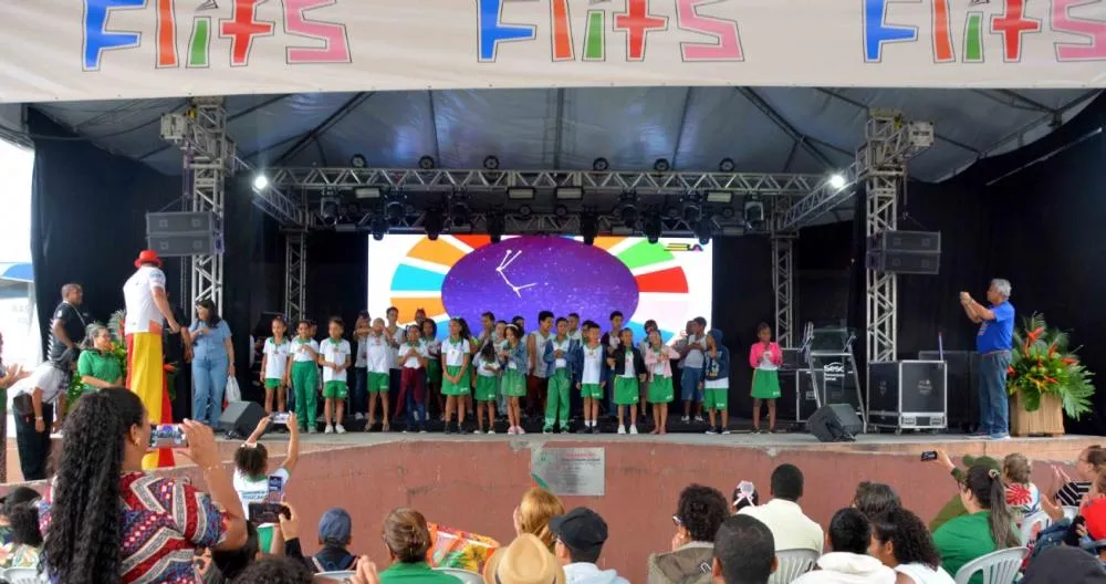 Estudantes da rede municipal encantam público do FLIFS no terceiro dia do evento